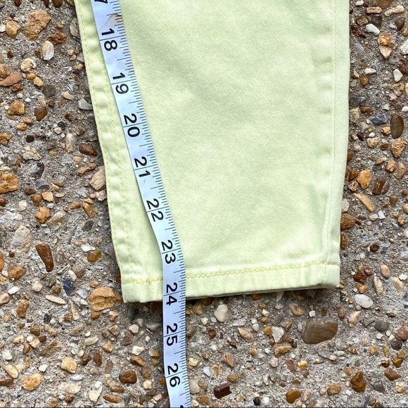 Cache Yellow Mid-Rise Capris Size 6 - Picture 6 of 10